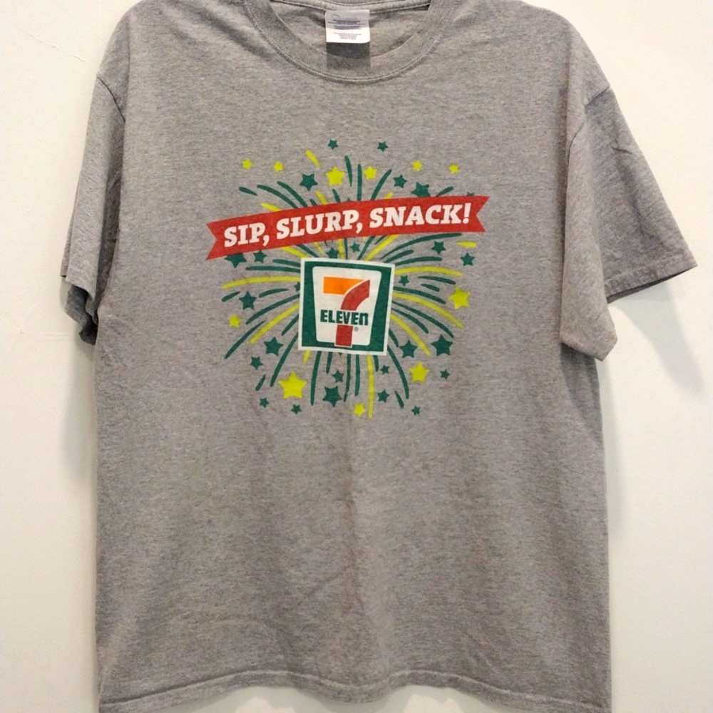 Free with 💲4️⃣0️⃣ Purchase. Men's L